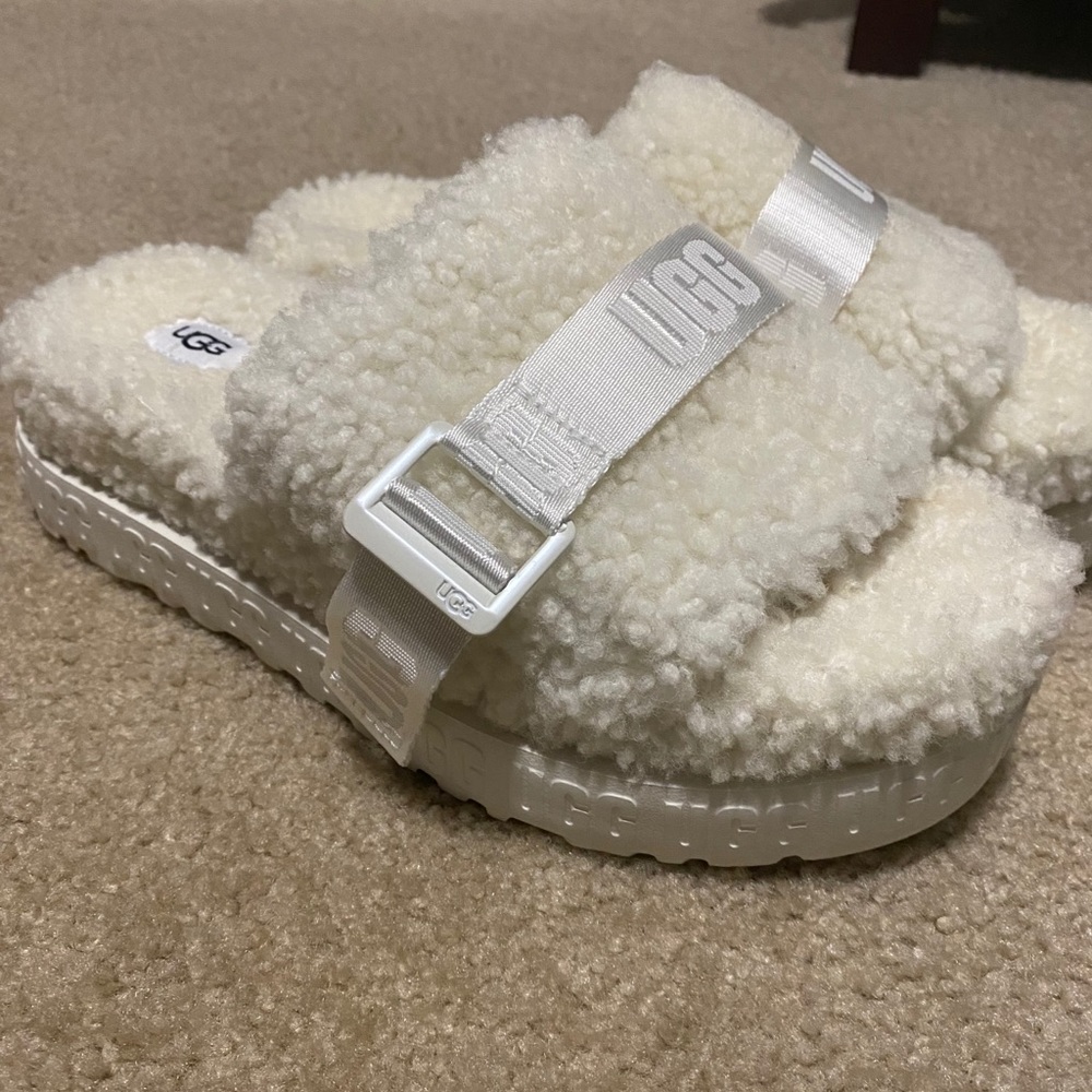 Ugg slippers brand new 9.5